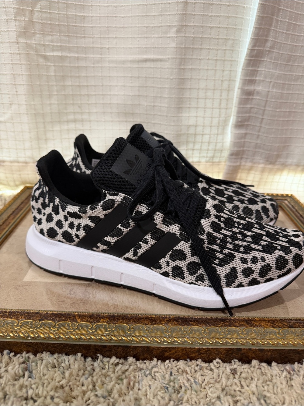 Adidas Black White Leopard shoes sneakers Trainers Swift Run sz 11 wms animal